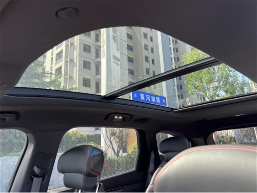 【锐界L简帖04】打开全景天窗车内瞬间透亮不少，我特别喜欢这个设计-俊78.png